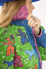 Load image into Gallery viewer, The Queen Bee