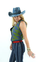 Load image into Gallery viewer, The Wolfe Quilt Vest - Medium