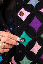 Load image into Gallery viewer, The Queen Bee