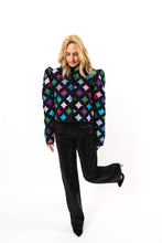 Load image into Gallery viewer, The Queen Bee