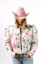 Load image into Gallery viewer, The Queen Bee