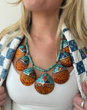 Load image into Gallery viewer, Turquoise Shell Necklace
