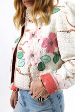 Load image into Gallery viewer, The Queen Bee
